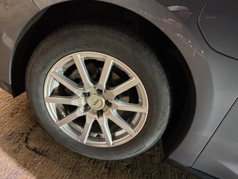 Used 2018 Chevrolet Volt Premier w/ Driver Confidence Package image 9