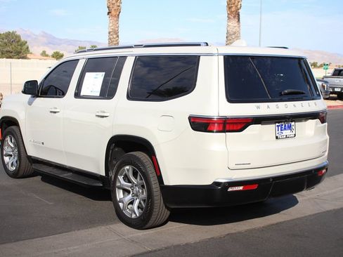 Used 2022 Jeep Wagoneer Series II AWD/4WD image 5