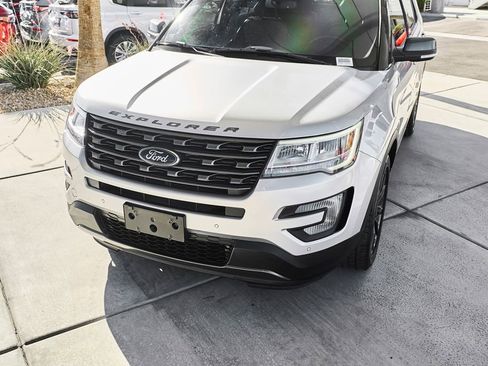 Used 2017 Ford Explorer XLT w/ Equipment Group 202A AWD/4WD image 6
