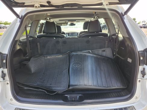Used 2018 Toyota Highlander SE AWD/4WD image 25