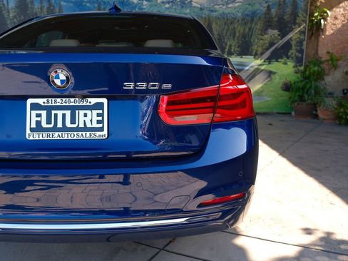 Used 2017 BMW 330e RWD image 60