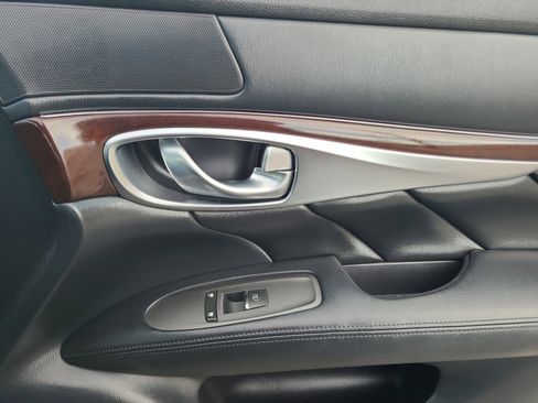 Used 2016 INFINITI Q70 3.7 w/ Sport Package image 23