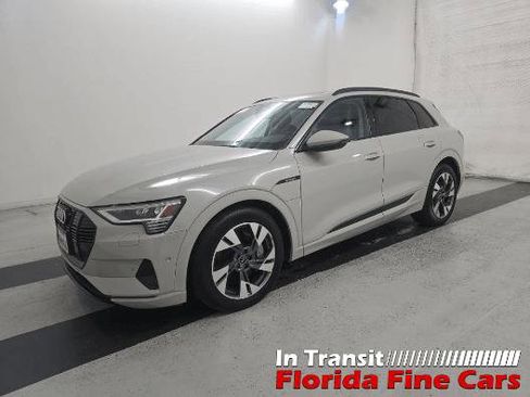 Used 2022 Audi e-tron Premium w/ Convenience Plus Package image 1