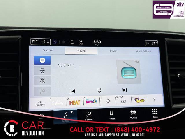 Used 2024 Chrysler Pacifica Touring-L FWD image 27
