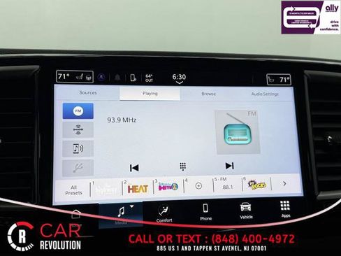 Used 2024 Chrysler Pacifica Touring-L FWD image 27