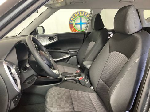 Used 2025 Kia Soul LX w/ LX Technology Package FWD image 10