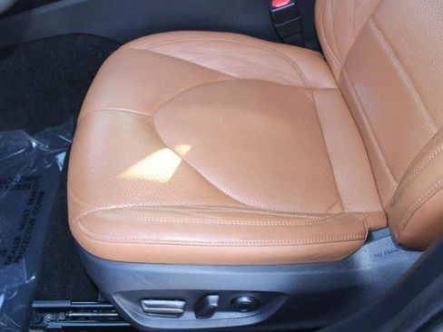 Certified 2022 Toyota Avalon Limited image 16