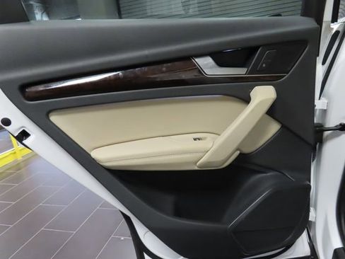 Used 2019 Audi Q5 2.0T Premium Plus w/ Premium Plus Package image 11