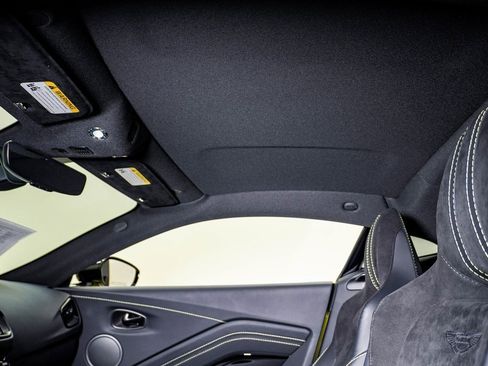 Used 2023 Aston Martin V8 Vantage Coupe image 23