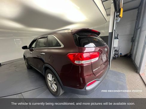 Used 2017 Kia Sorento FWD w/ LX Convenience Package image 3
