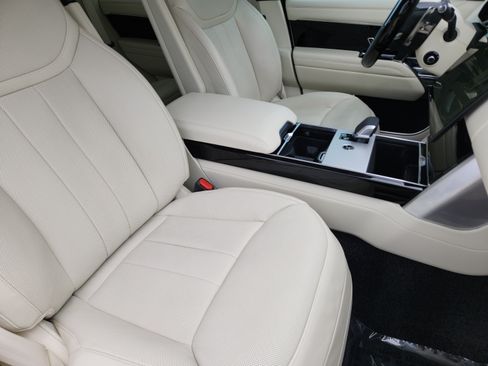 Certified 2025 Land Rover Range Rover SE AWD/4WD image 9