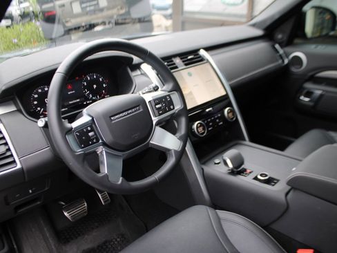 Certified 2024 Land Rover Discovery Dynamic SE image 4