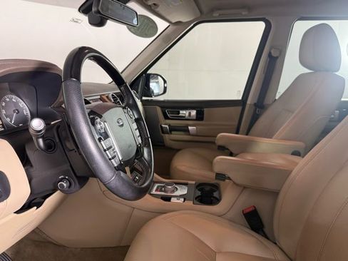 Used 2016 Land Rover LR4 HSE LUX image 34