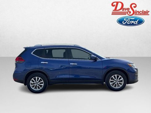 Used 2017 Nissan Rogue SV w/ SV Premium Package image 5
