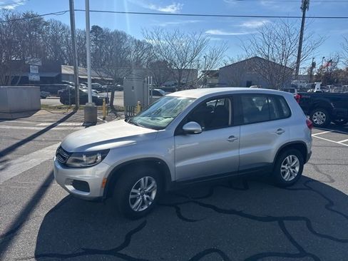 Used 2013 Volkswagen Tiguan S image 2