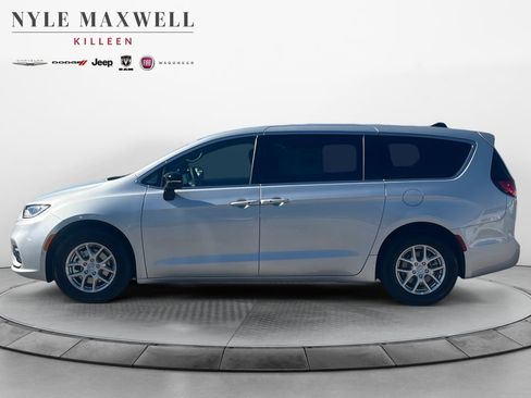 New 2026 Chrysler Pacifica Select image 13