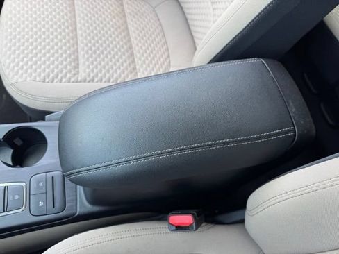 Used 2020 Ford Escape SE FWD image 17