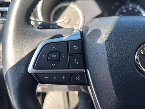 Used 2023 Toyota Highlander XLE AWD/4WD image 22