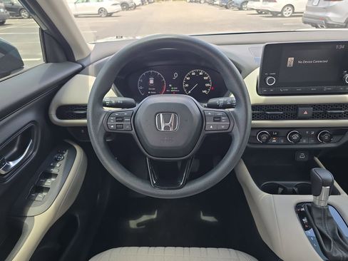 Certified 2025 Honda HR-V LX image 10