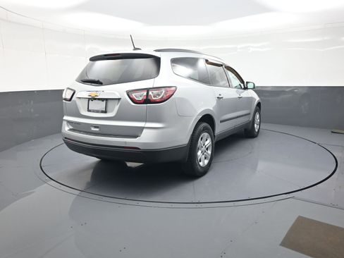 Used 2017 Chevrolet Traverse LS AWD/4WD image 3