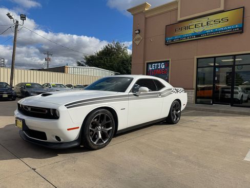 Used 2019 Dodge Challenger R/T image 8