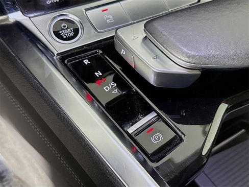 Certified 2023 Audi e-tron Premium Plus w/ Premium Plus Package image 17