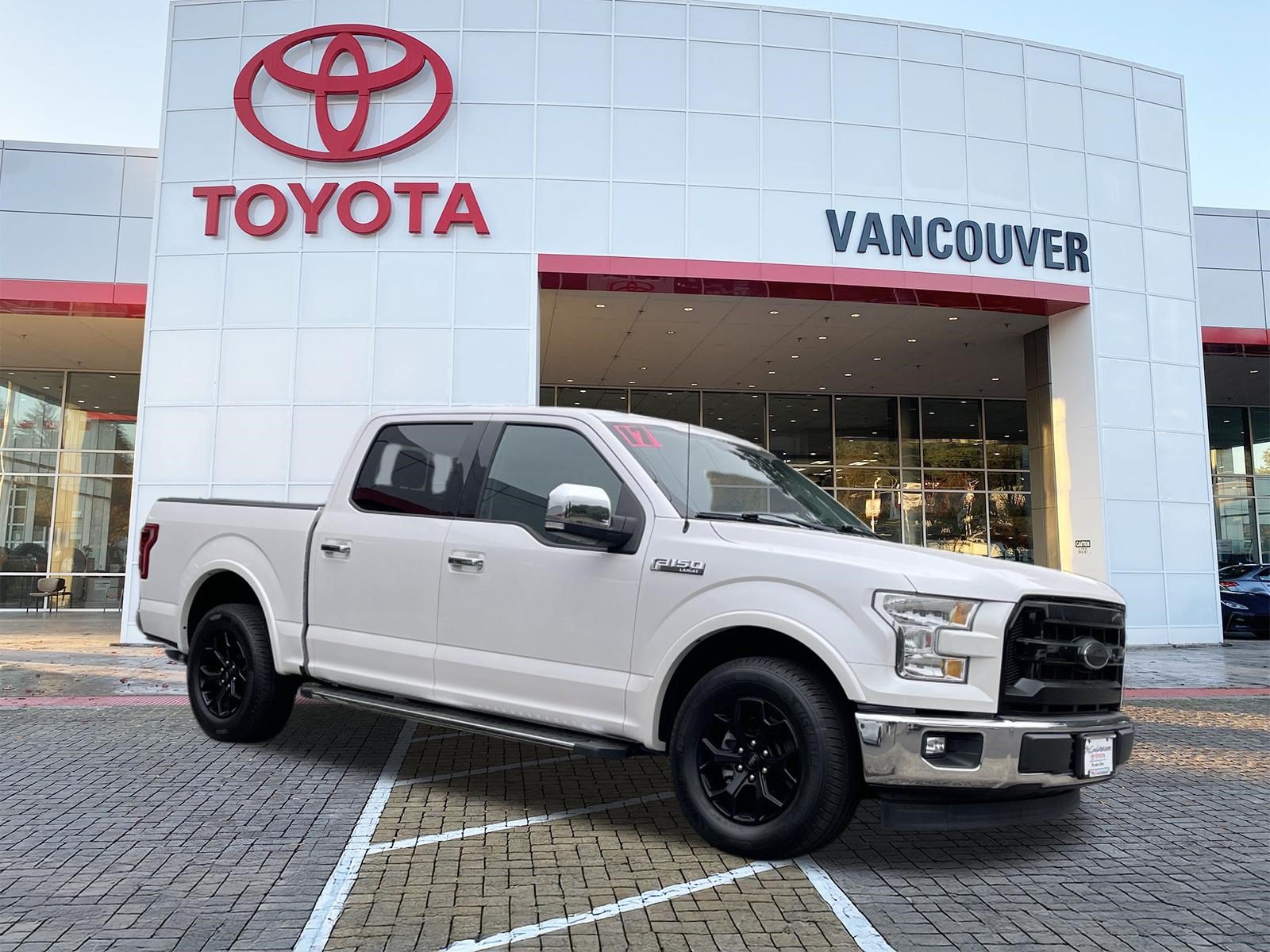 Used 2017 Ford F150 Lariat RWD image 1