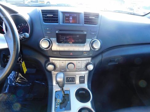 Used 2012 Toyota Highlander SE image 11