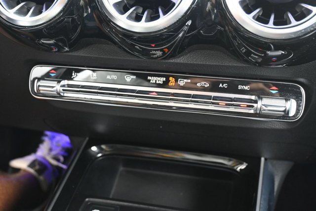 Used 2023 Mercedes-Benz GLB 250 image 24