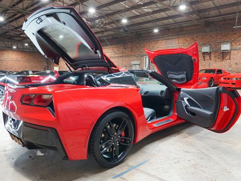 Used 2019 Chevrolet Corvette Stingray Coupe w/ Carbon Flash Badge Package RWD image 29
