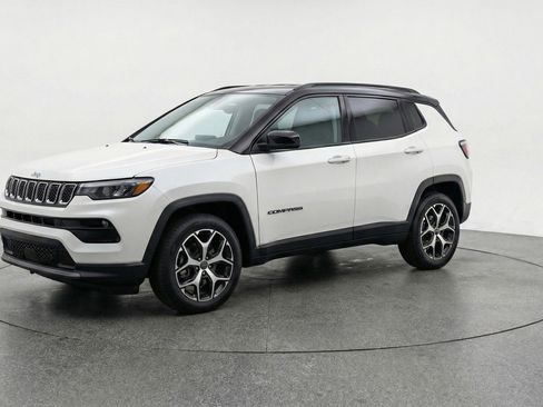 Used 2025 Jeep Compass Limited image 3