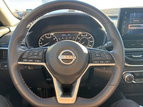 Used 2024 Nissan Altima 2.5 SR w/ SR Premium Package image 15