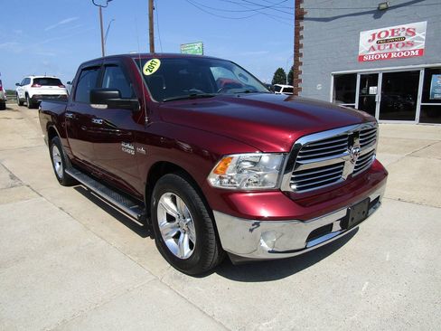 Used 2017 RAM 1500 Classic SLT w/ SLT Plus D←cor Group AWD/4WD image 2