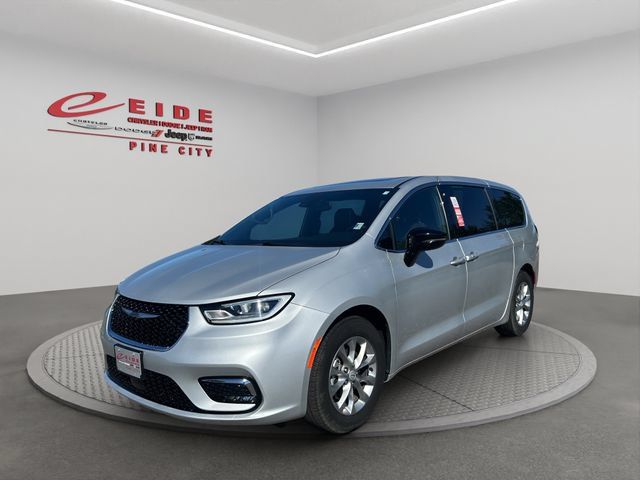 Used 2026 Chrysler Pacifica Limited FWD image 1