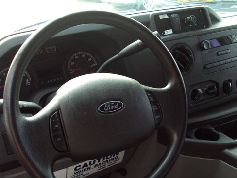 Used 2014 Ford E-250 and Econoline 250 Extended w/ Power Group RWD image 29