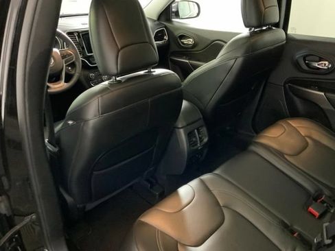 Used 2019 Jeep Cherokee Limited w/ Luxury Group AWD/4WD image 26
