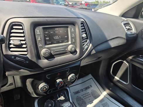 Used 2018 Jeep Compass Latitude w/ Cold Weather Group AWD/4WD image 16
