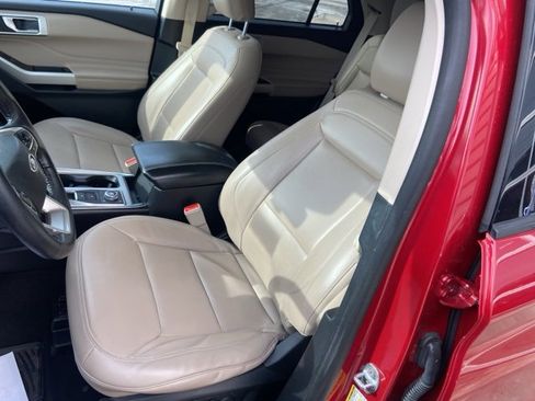 Used 2021 Ford Explorer XLT w/ Equipment Group 202A image 7