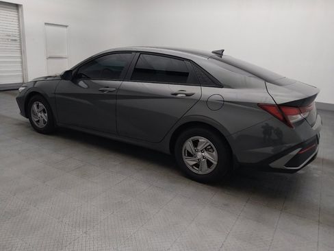Used 2025 Hyundai Elantra SE FWD image 3