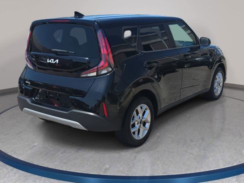 Used 2024 Kia Soul LX w/ Option Group 015 FWD image 5