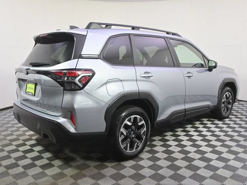 Used 2025 Subaru Forester Premium AWD/4WD image 7