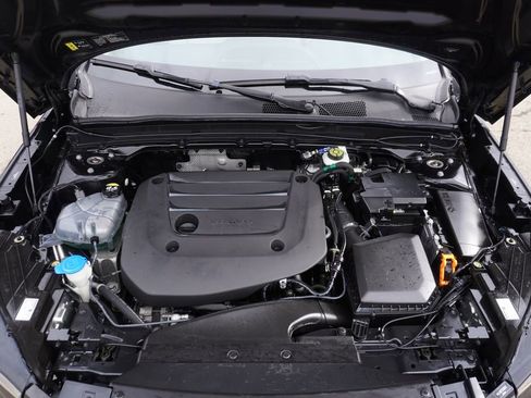 Used 2023 Volvo XC40 B5 Plus image 31