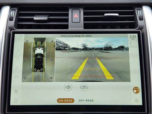 Used 2025 Land Rover Discovery S image 18