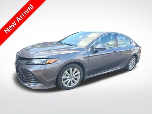 Used 2019 Toyota Camry LE FWD image 1