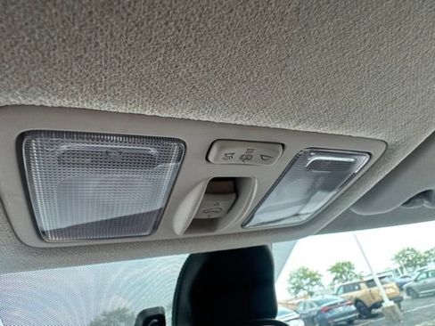 Used 2022 Hyundai Venue SEL FWD image 24