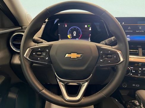Used 2025 Chevrolet Trax LT w/ LT Convenience Package FWD image 15