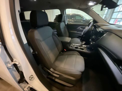 Used 2021 Chevrolet Traverse LS image 25