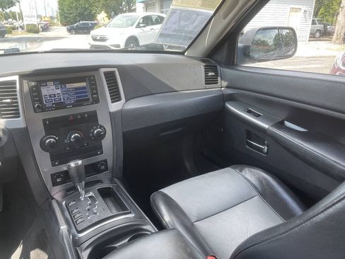 Used 2010 Jeep Grand Cherokee Laredo AWD/4WD image 21