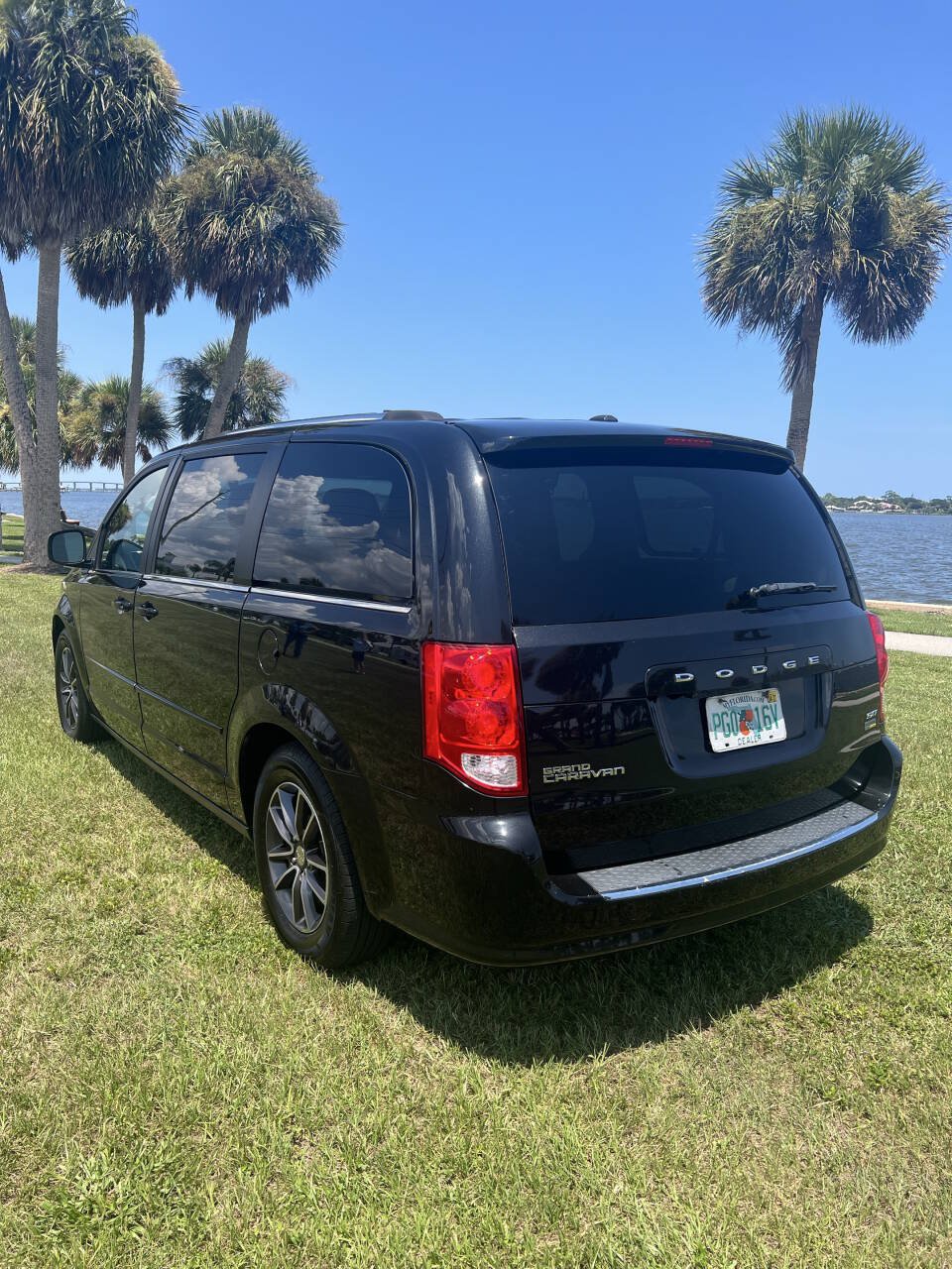 Used 2017 Dodge Grand Caravan SXT FWD image 5