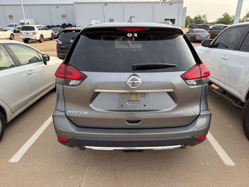 Used 2020 Nissan Rogue SV image 5